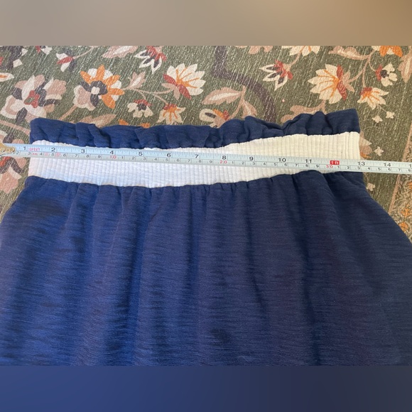 Vineyard Vines Pull On Waistband Skirt. In excellent like new condition - Picture 7 of 8